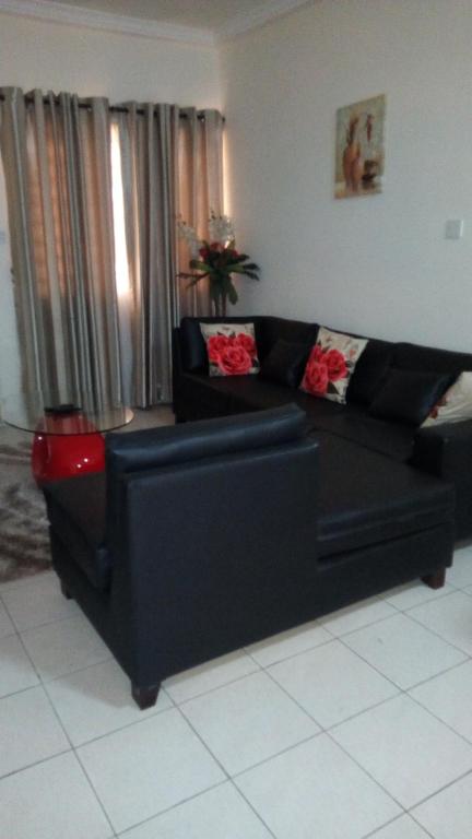 Regimanuel Apartments - Kwabenya photo