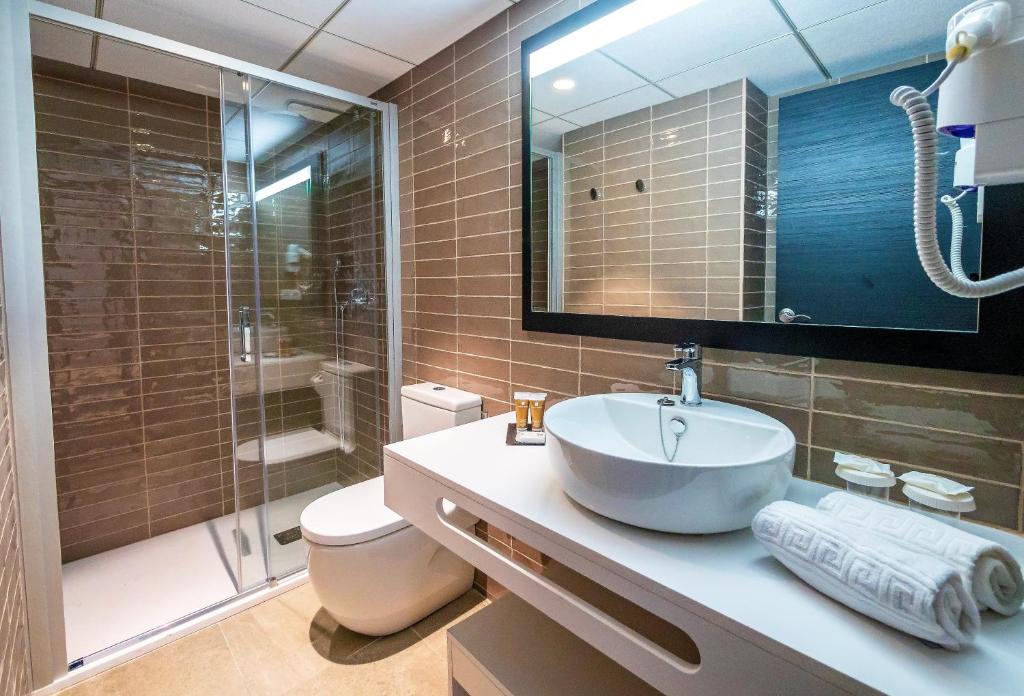Golden Port Salou & Spa — Hotel rooms in Salou, Catalonia