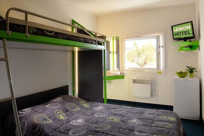 Lemon Hotel Avignon Rochefort photo