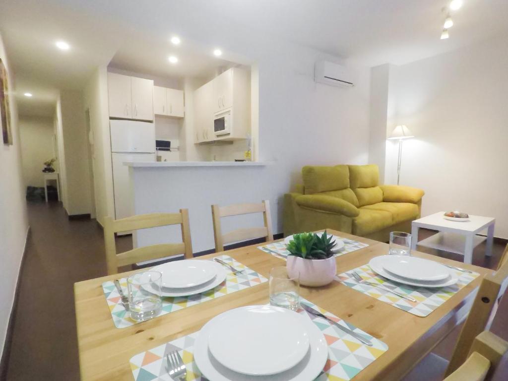 Apartamento Los Azahares — Hotel in Seville