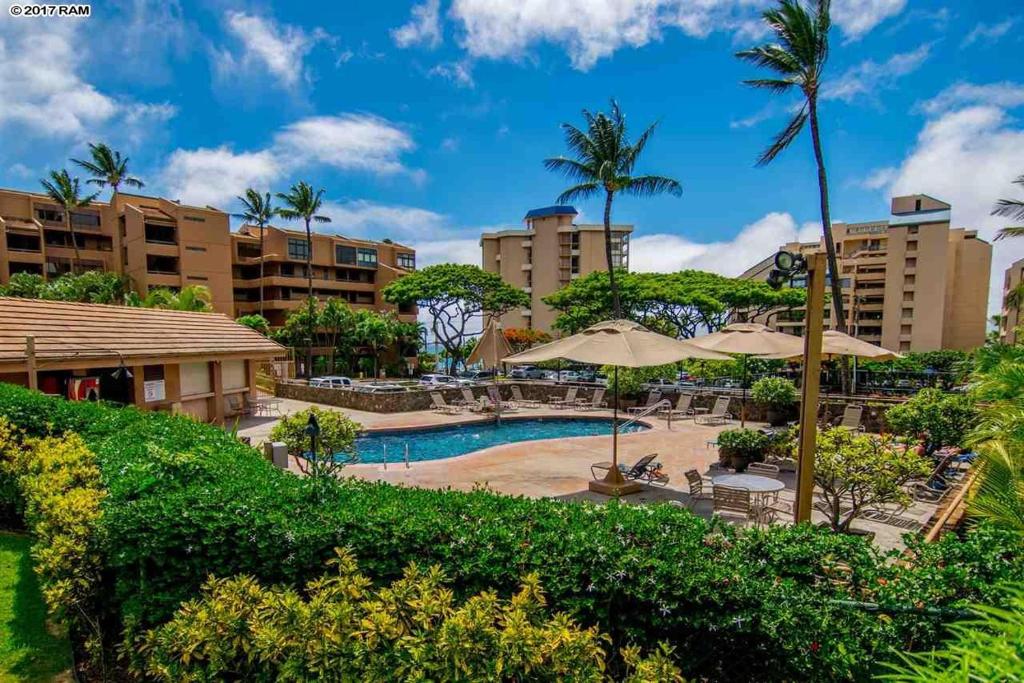 Spacious & Modern Maui Condo Steps to the Beach!, Kahana