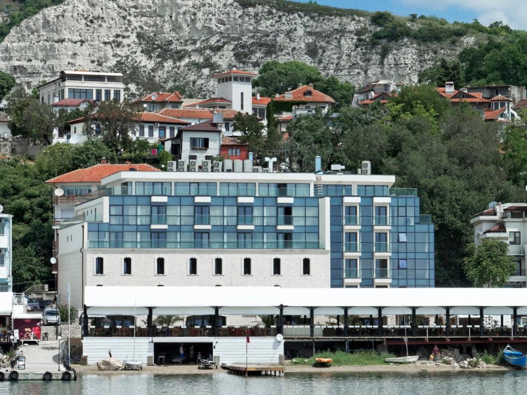 Antik Apartments — Hotel in Balchik
