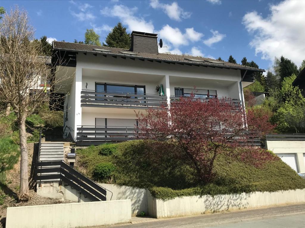 Haus Schone Aussicht - Winterberg/Niedersfeld — Hotel in Winterberg