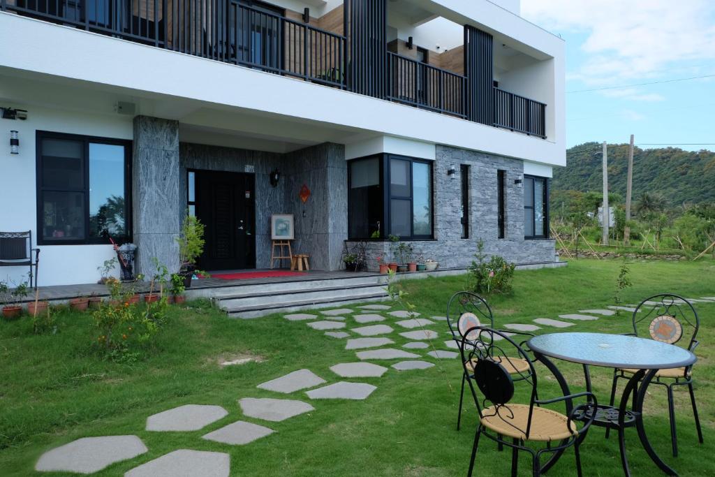 Moonlit Seaview Homestay