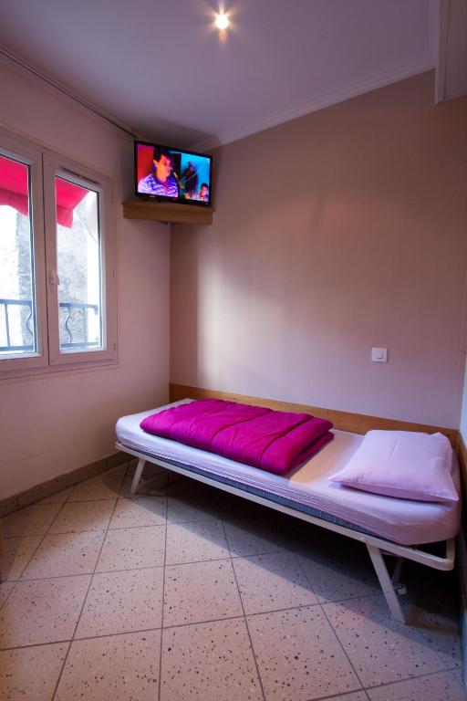 Bastille Hostel - 3