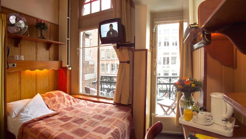Nadia Hotel — Hotel rooms in Amsterdam, North Netherlands