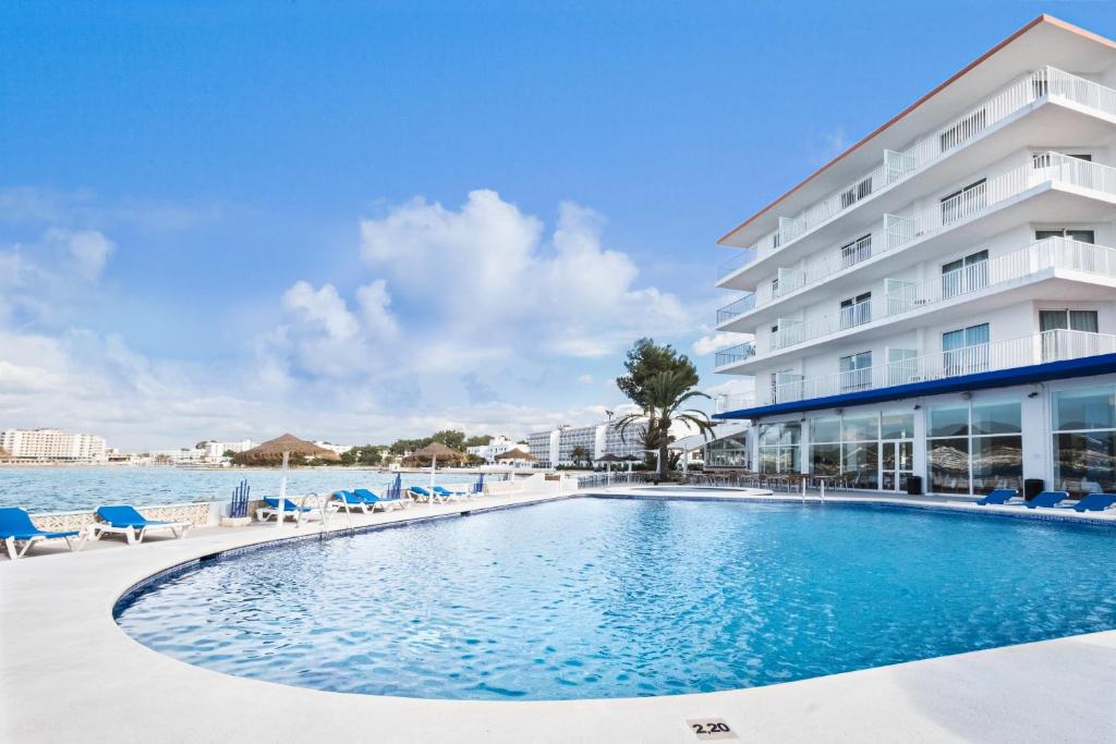 azuLine Hoteles Mar Amantis & II — Swimming pool in San Antonio, Balearic Islands