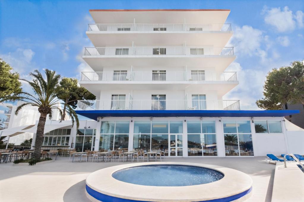 azuLine Hoteles Mar Amantis & II — Hotel building in San Antonio, Balearic Islands