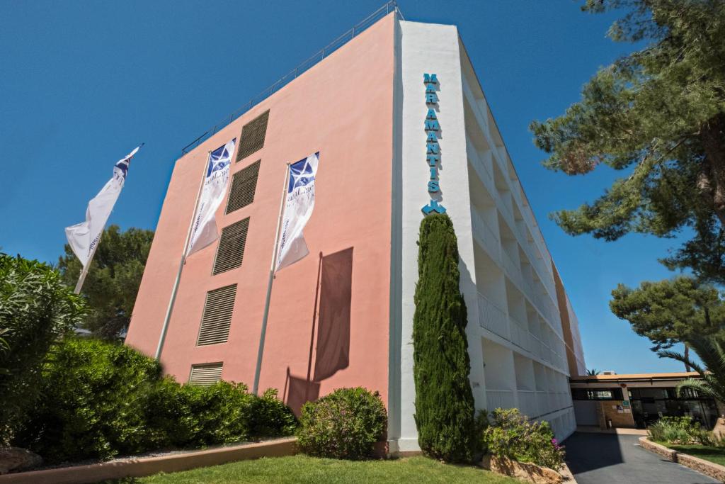 azuLine Hoteles Mar Amantis & II — Hotel building in San Antonio, Balearic Islands