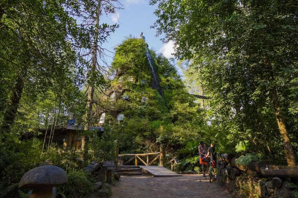 Huilo Huilo Montaña Mágica, hotel in Huilo Huilo
