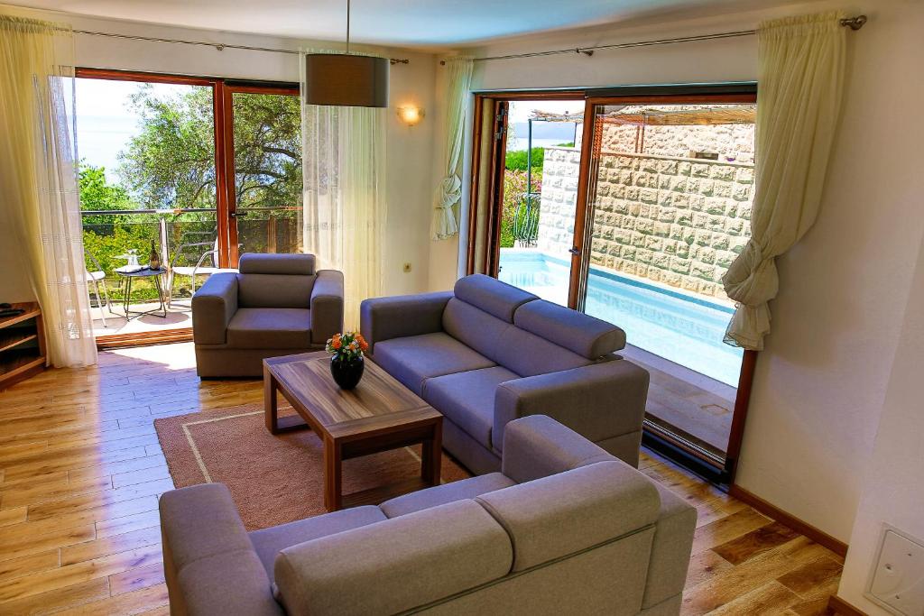 Villa Rijeka Rezevici - 4