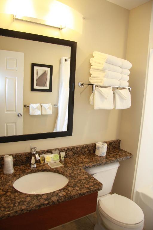 Budget Host Inn & Suites photo
