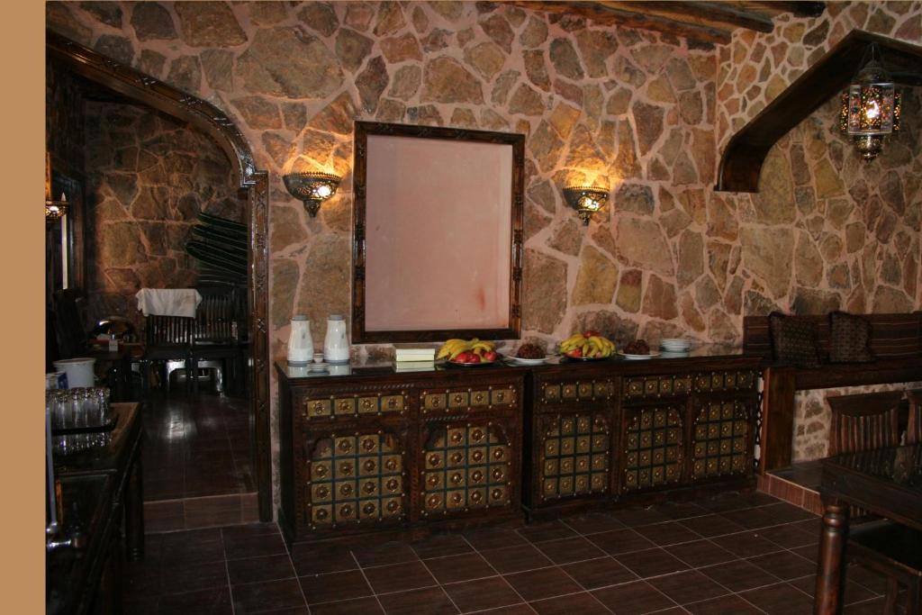 Front desk [24-hour]
