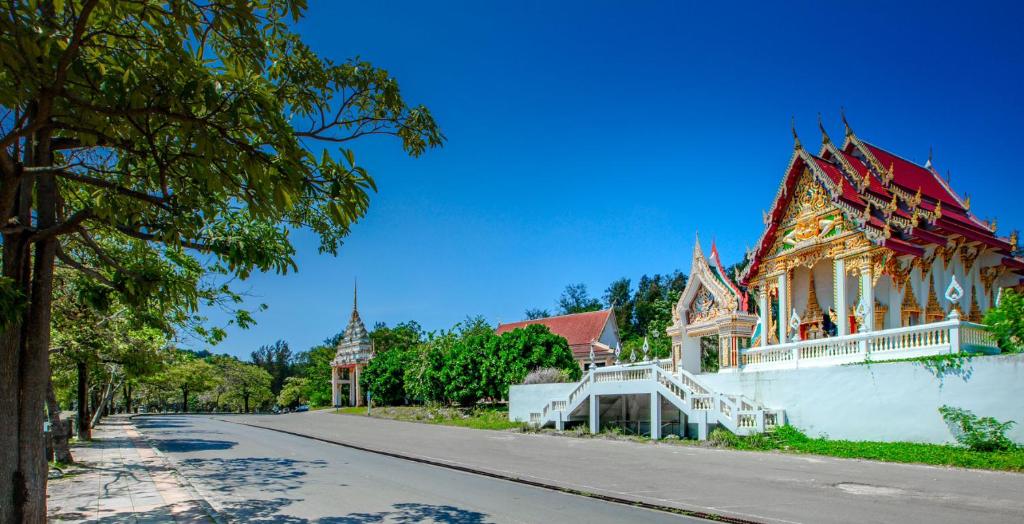 Nearby attraction, Naiharn Beach Resort in Phuket