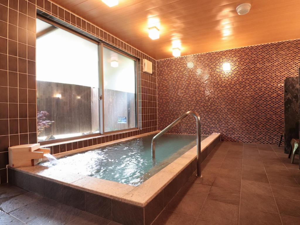 Hot spring bath