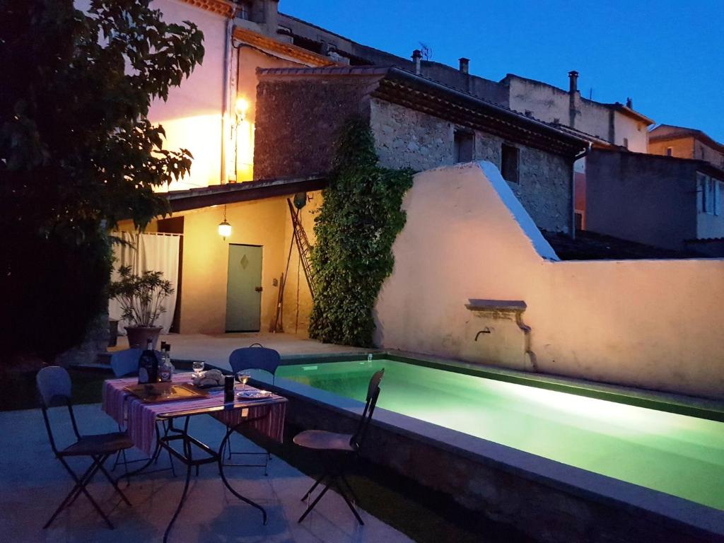 Characteristic country house with private pool and views of the Mont Ventoux