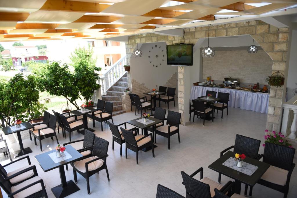 Apartments Cota Guesthouse - 5