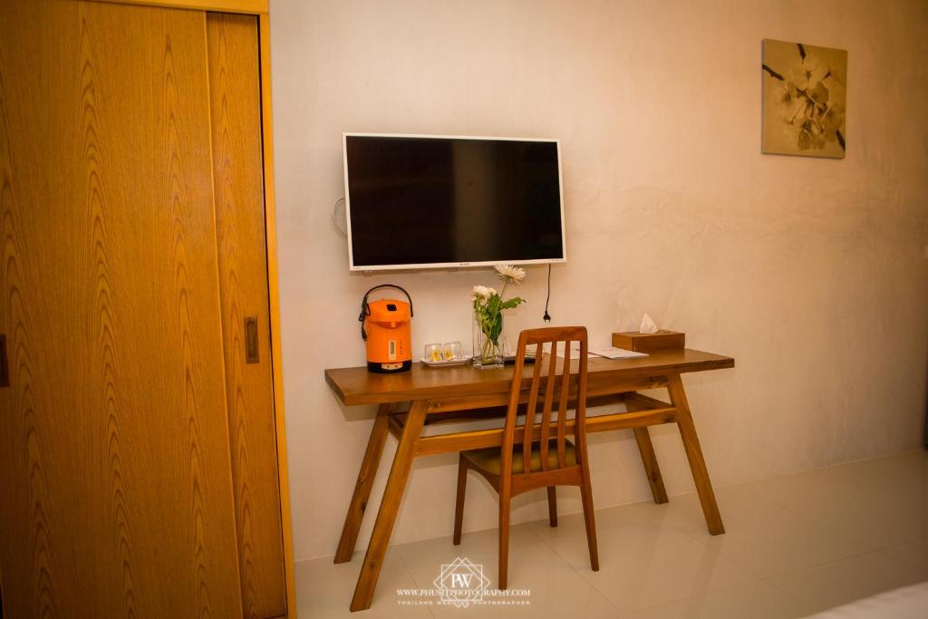 Shared lounge/TV area