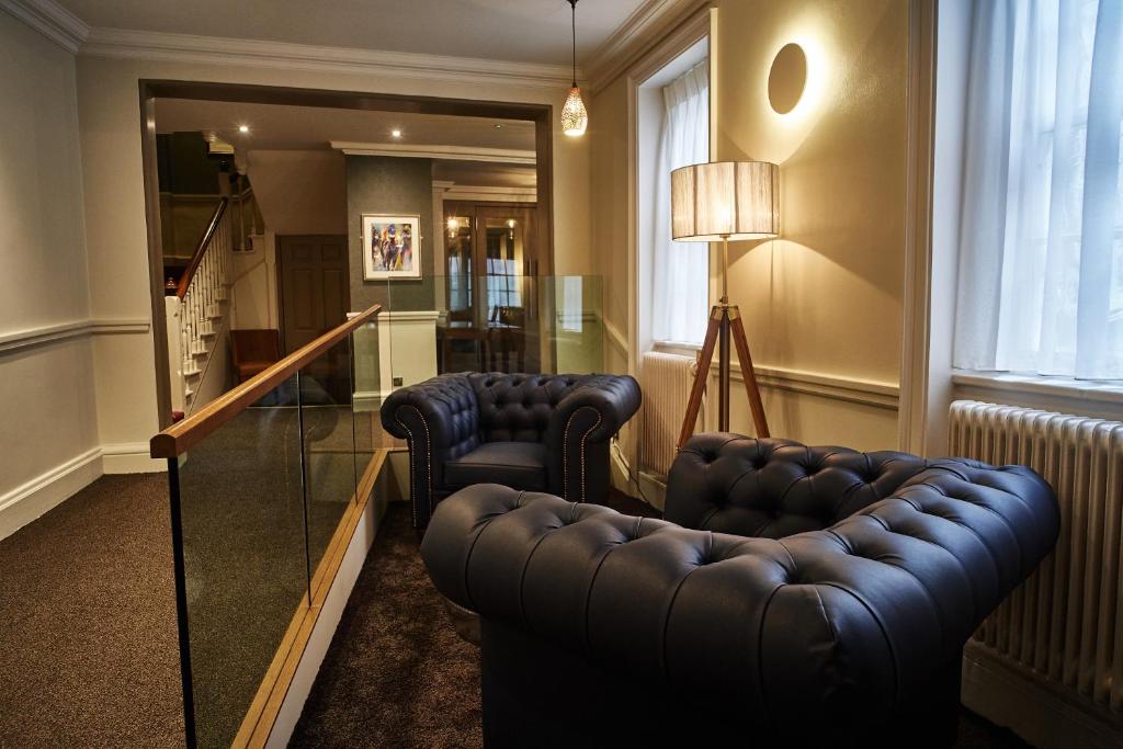 The Chequers Hotel photo