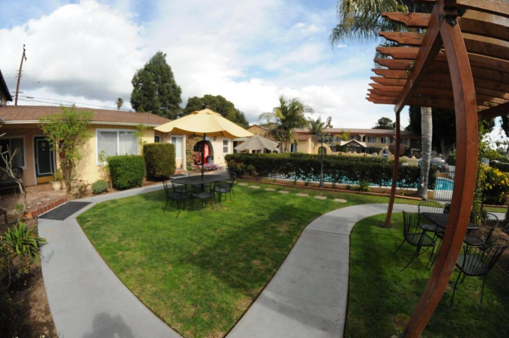 4. 오아시스 인 &..