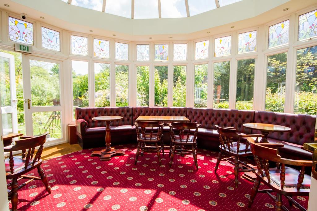 Bar/lounge, Normanhurst Hotel in Manchester