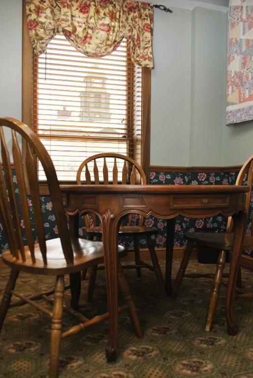 Hotel Millersburg Photo 7