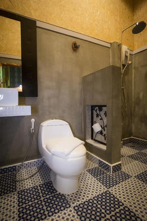Bathroom, Tamajun Hotel in Chanthaburi