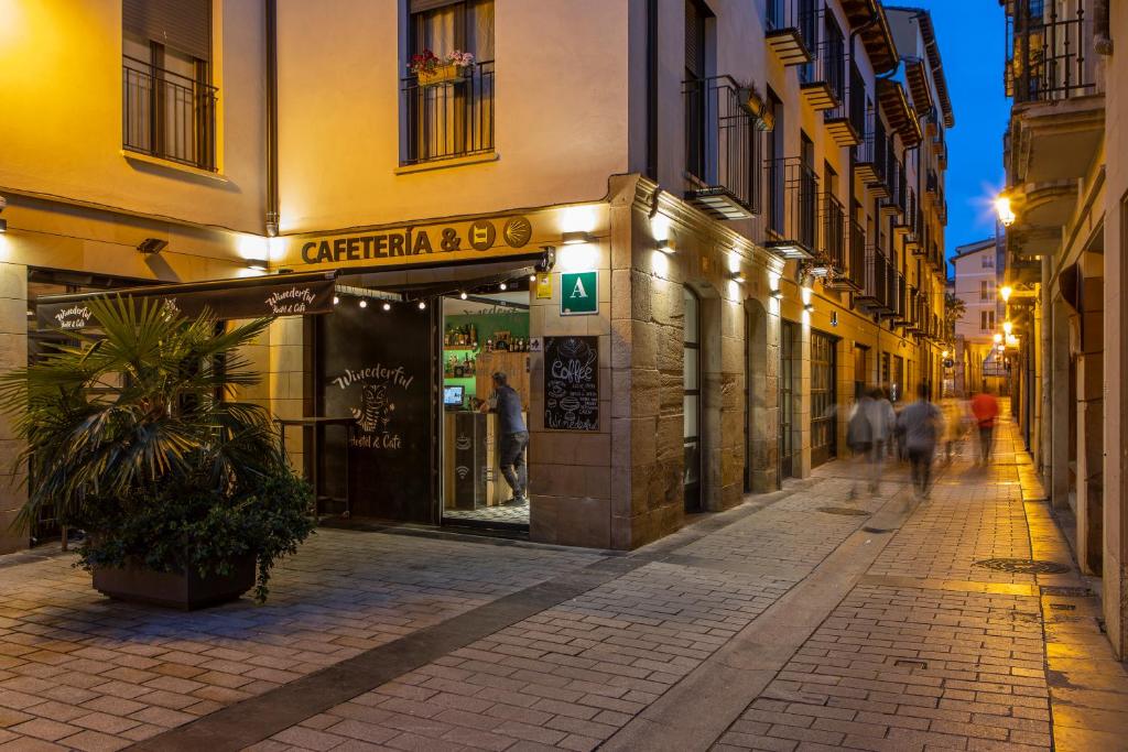 Winederful Hostel & Café - 4