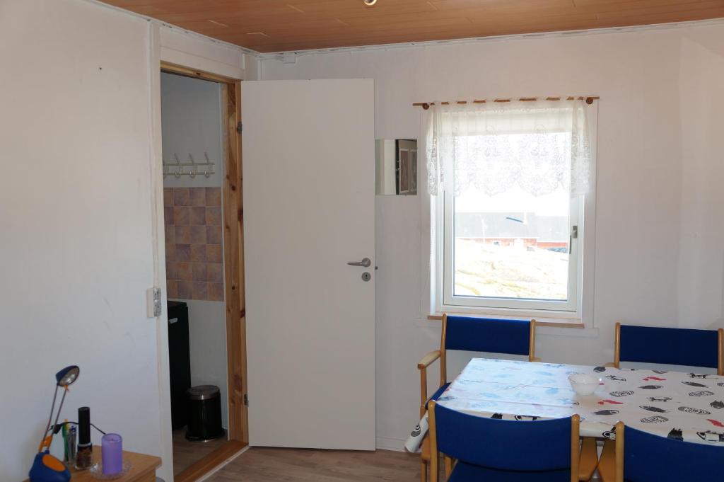 Bed & Breakfast, Oqaatsut/Rodebay