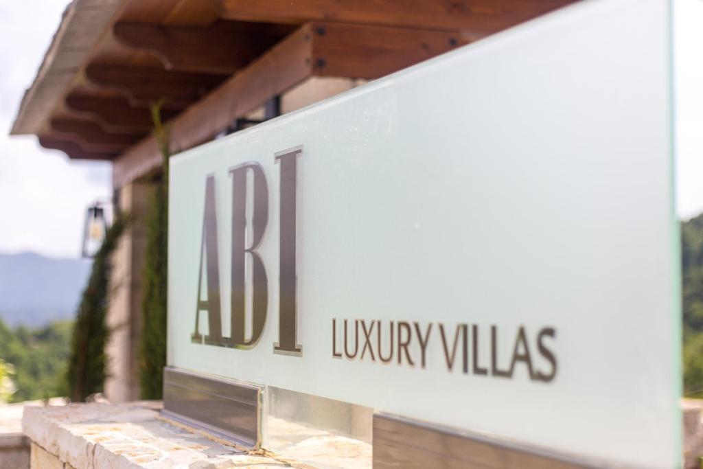 Abi Luxury Villas — Hotel in Monodendrion