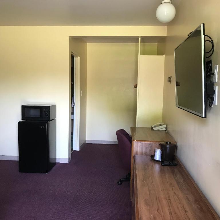 Allenwood Motel photo
