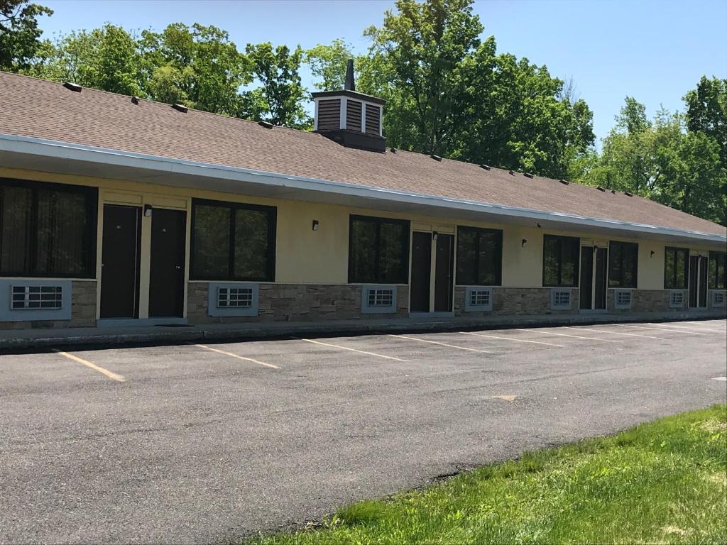 Allenwood Motel photo