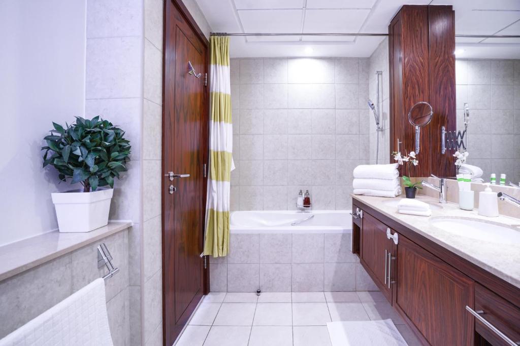 Elite Royal Apartment - Full Burj Khalifa & Fountain View - Premier - 2 bedrooms & 1 open bedroom wi photo