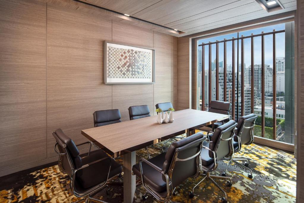 Shared lounge/TV area