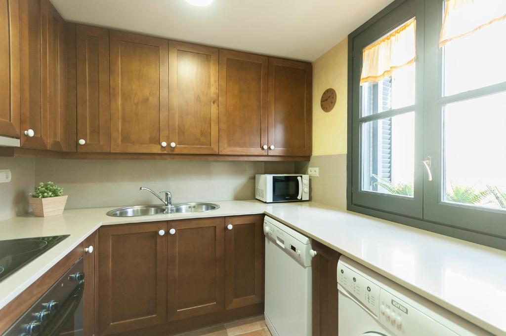Lets Holidays NICE APARTMENT in the CENTER of TOSSA - 5