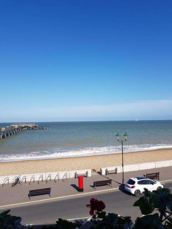 Waterfront Hotel, Deal photo 7