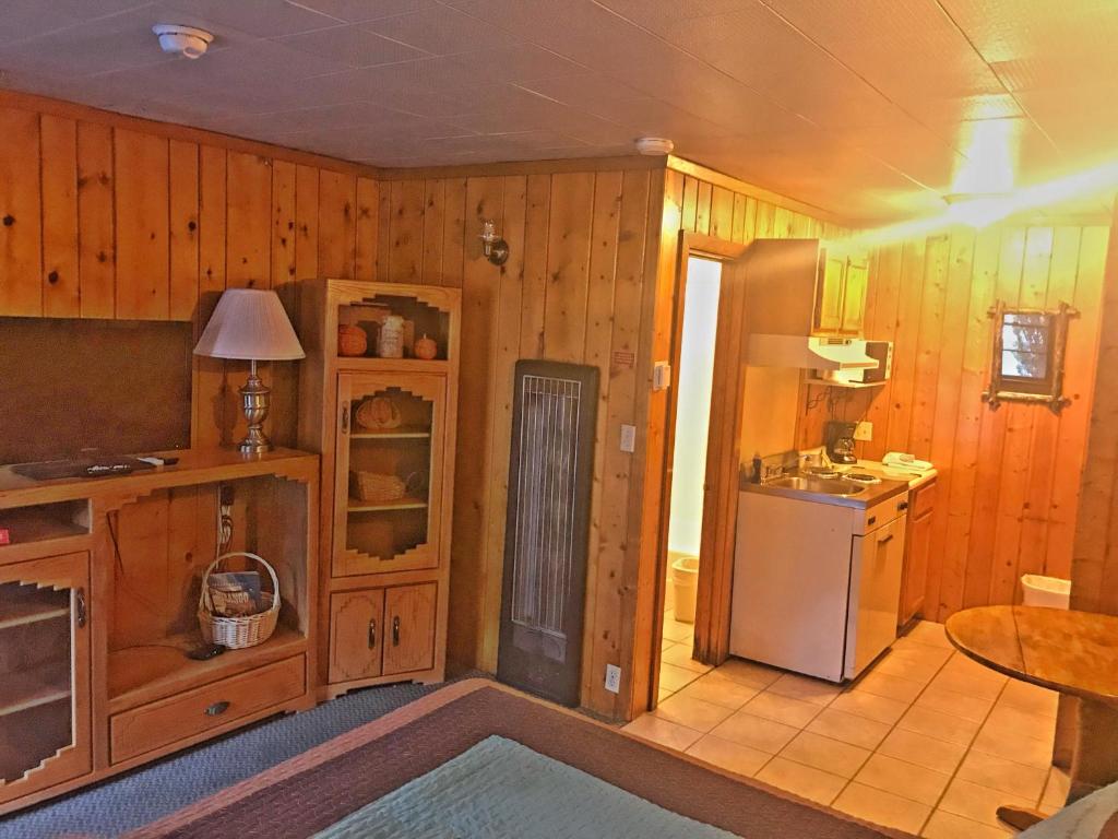 Caboose Motel & Gift Shop photo