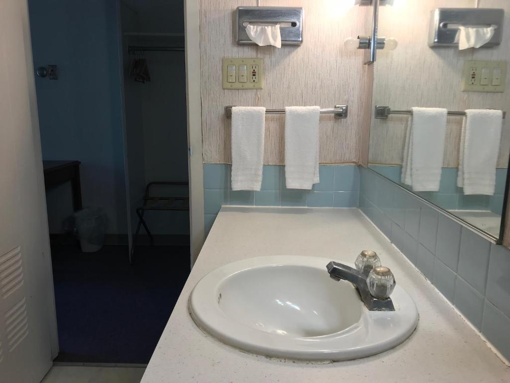Allenwood Motel photo