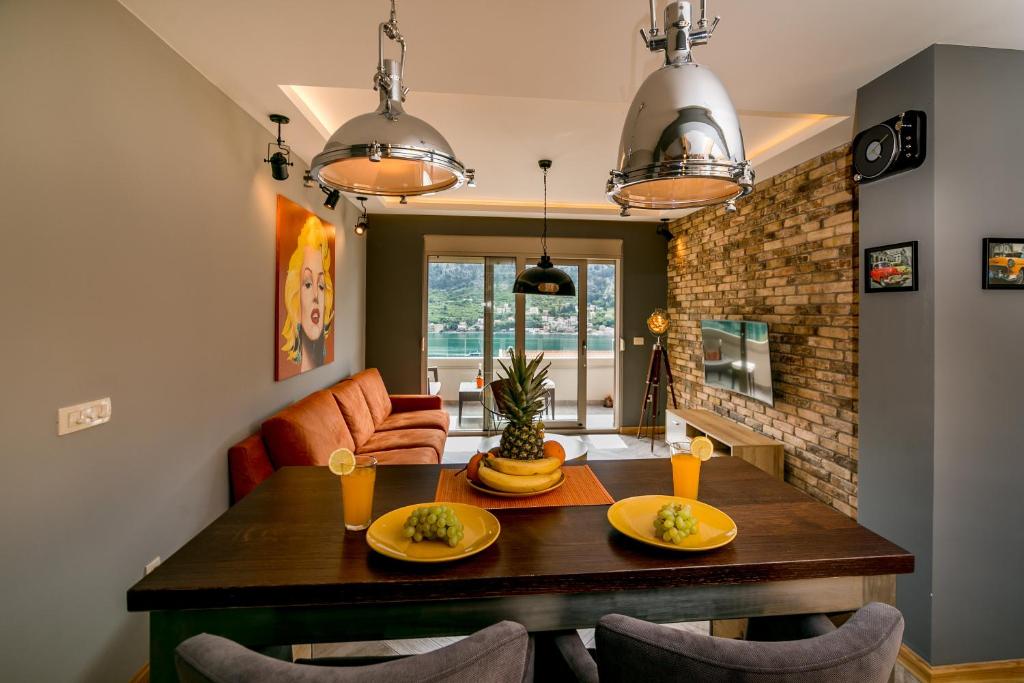 Apartments Magic Sea View — Hotel in Kotor