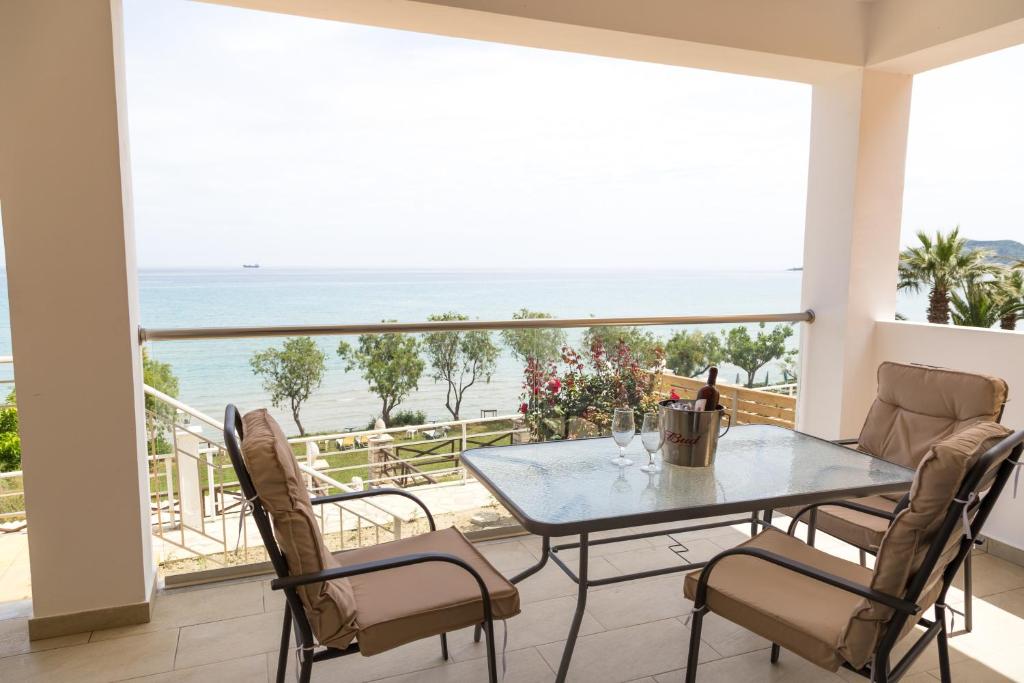Laura Beach House — Hotel rooms in Alykes, Ionian Islands