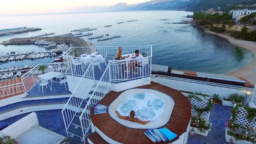 BUE MARINO Hotel & Roof Lounge, hotel v destinaci Cala Gonone