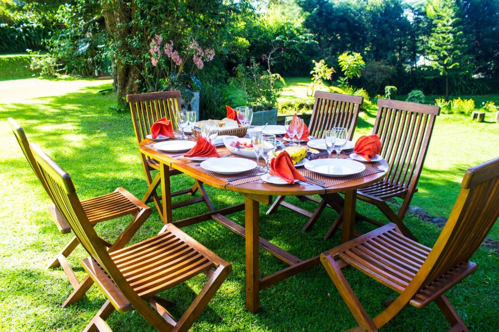 Garden, Brockenhurst Bungalow in Nuwara Eliya
