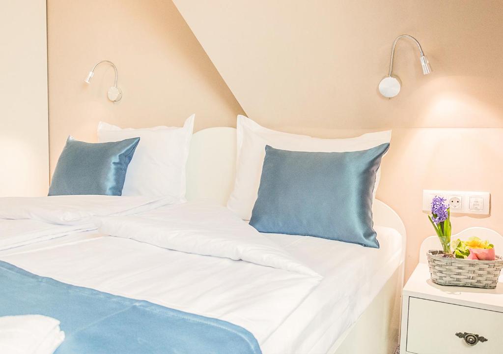 Family Hotel Belle Epoque Beach 정원