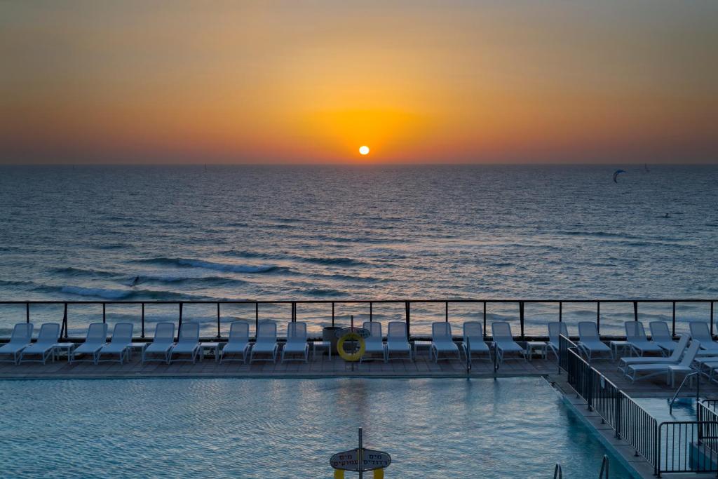 Herbert Samuel Okeanos Suites Herzilya photo