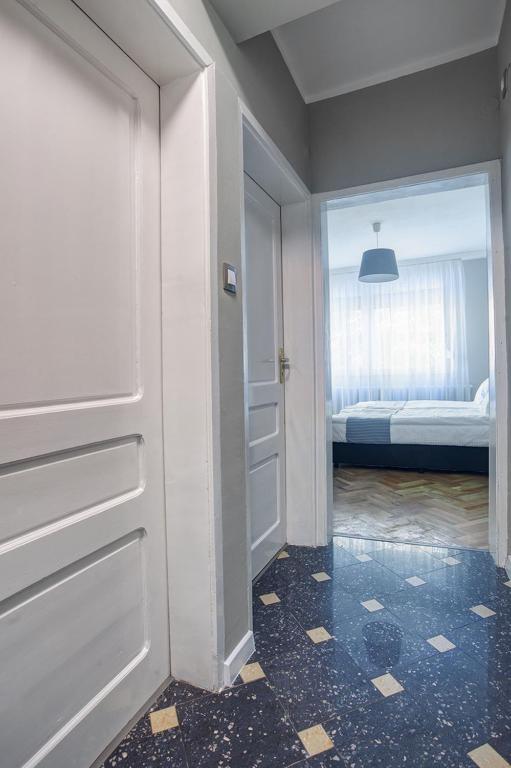 Spacious flat close to the American Embassy photo