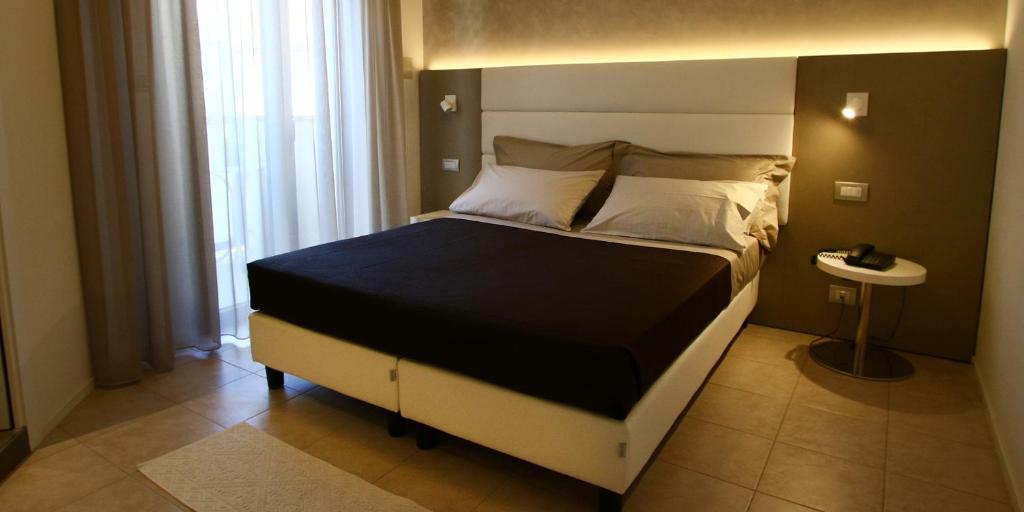 Hotel Monica - 2