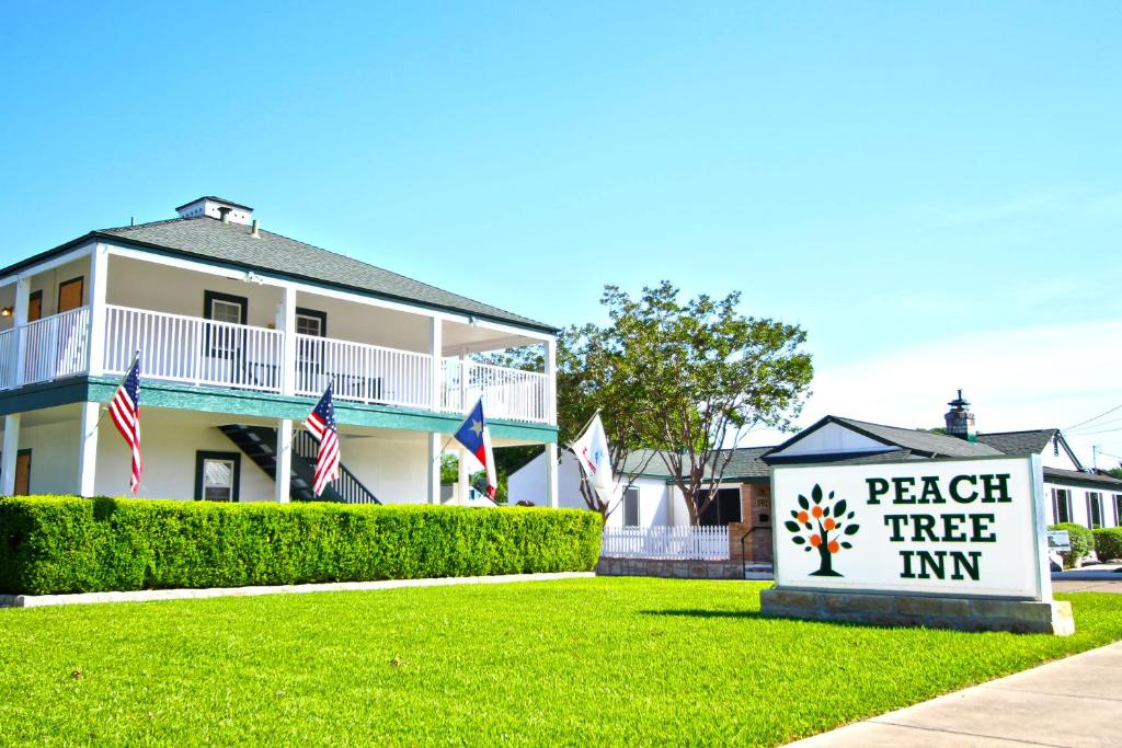 Peach Tree Inn &amp; Suites — Hotel in Fredericksburg (TX)