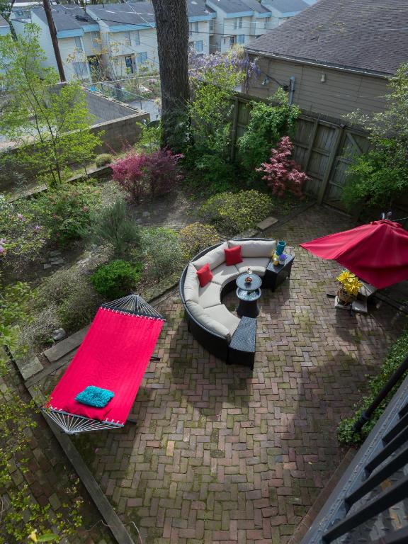 Downtown Memphis Shellcrest Apartments photo
