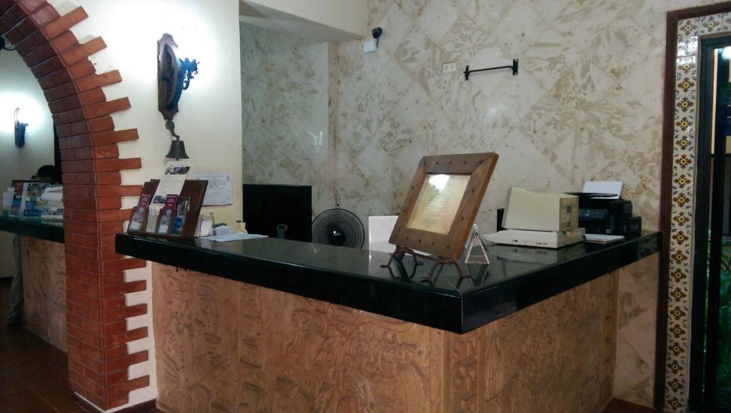 Front desk [24-hour]