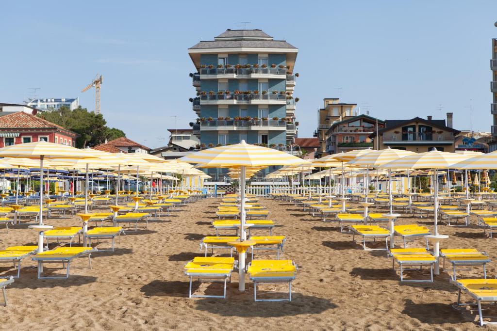 Hotel Adlon — Beach in Jesolo, Veneto